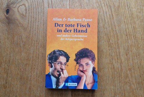 Der tote fisch - in, hand